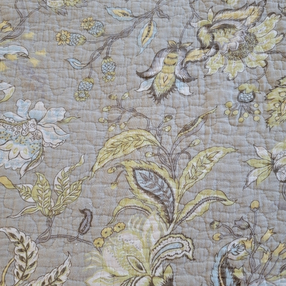 Queen Size Quilt 84x92 - Picture 2 of 5